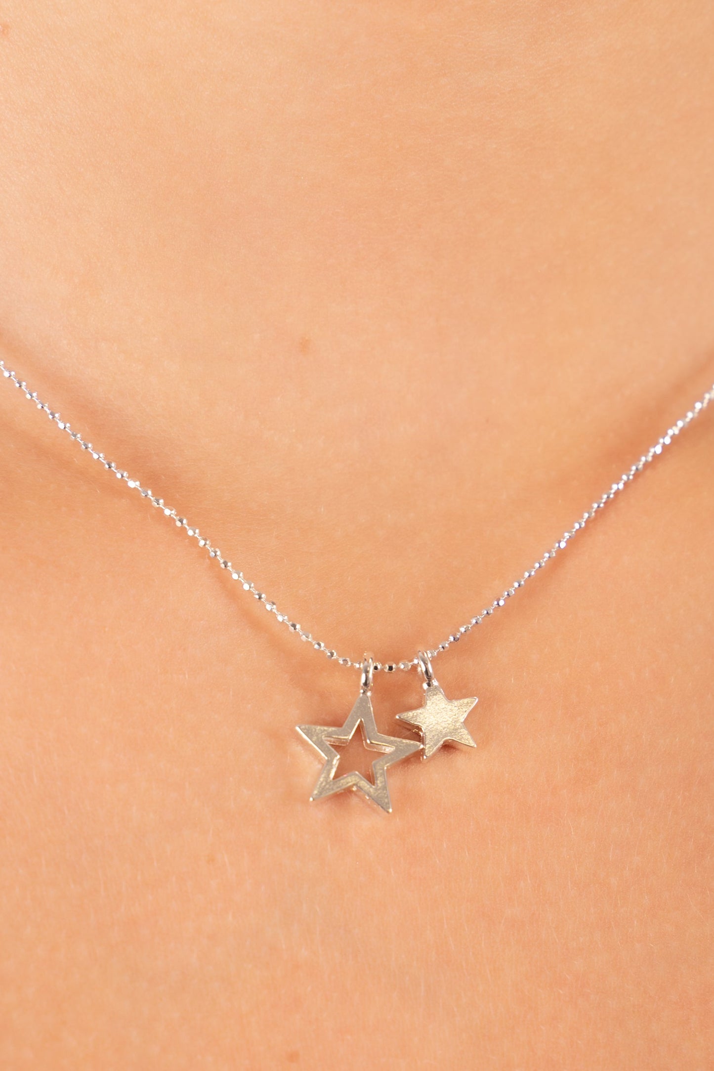 Collar plata con estrellas
